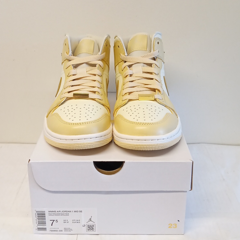 WMNS AIR JORDAN 1 MID SE (7.5W) - Picture 2 of 14